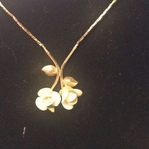 Vintage Giovanni White Rose Flowers with Gold-Toned Leaves and Stem  necklace